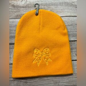 Beanie with embroidered bow